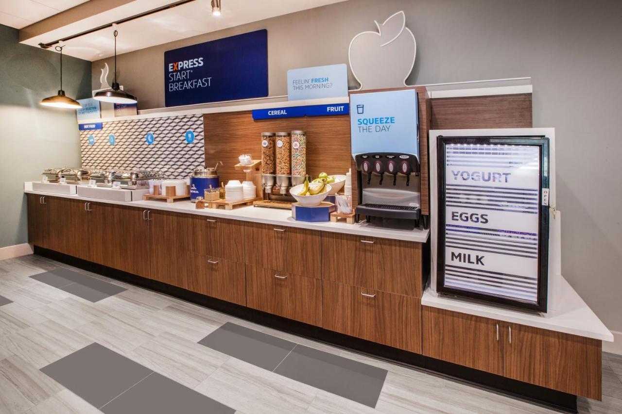 Holiday Inn Express Rochester - University Area By Ihg Exterior foto